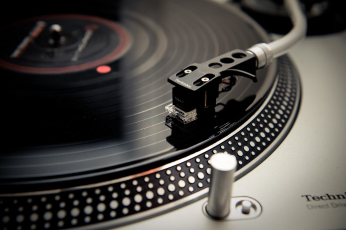 Technics_Turntable-by_David_Gallard