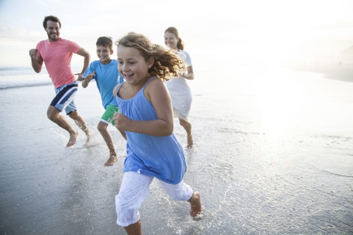 beach-running-family-Alistair-Berg-56b750db3df78c0b135f91d2