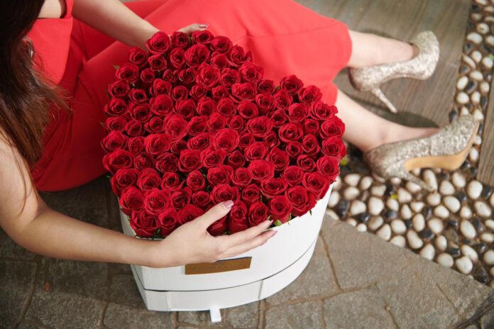 8_Infinity-Roses-by-Fiorella