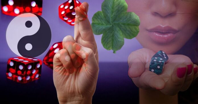 gambling-superstitions-825x435