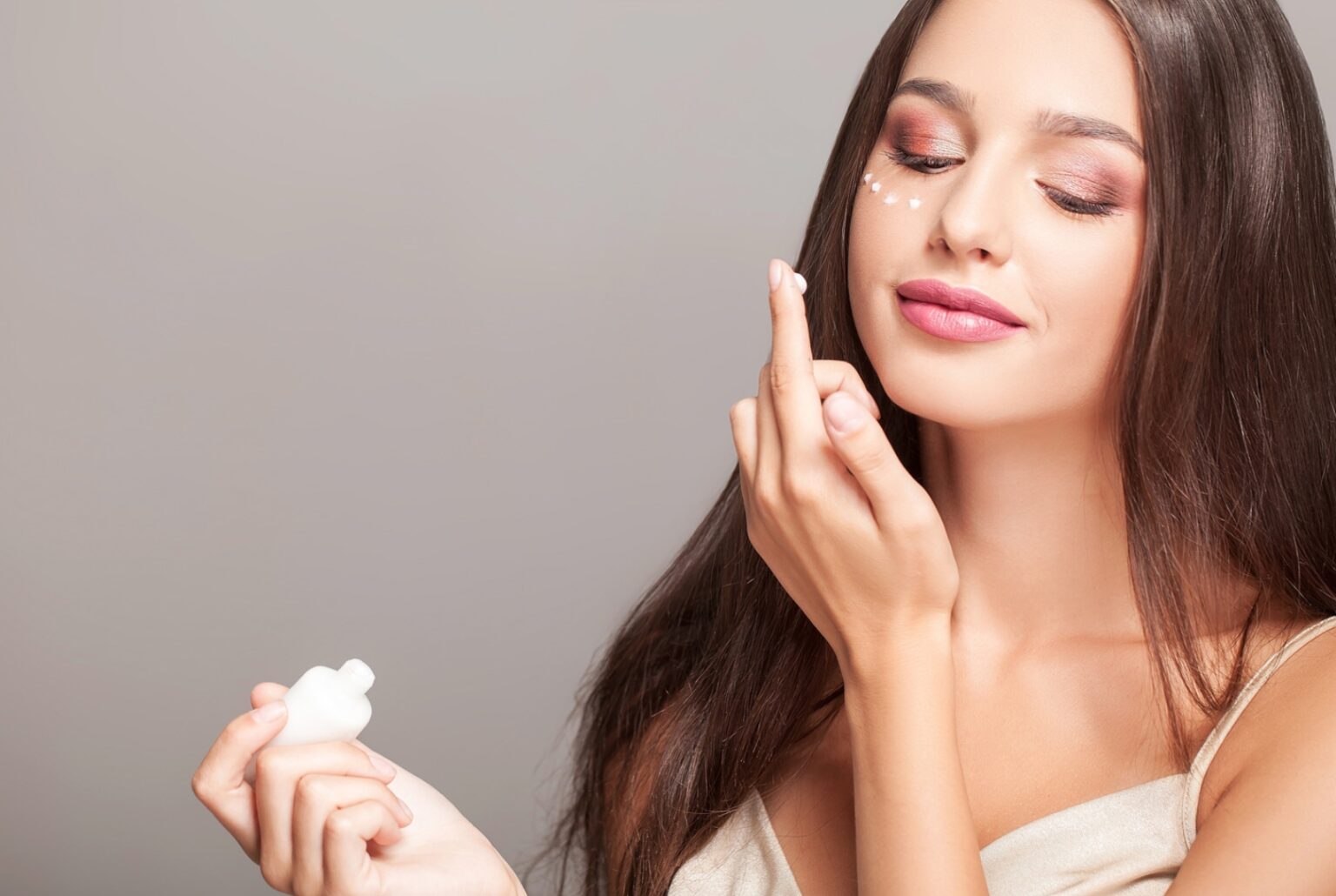 Expert Tips and Techniques for Using Eye Cream Effectively FotoLog