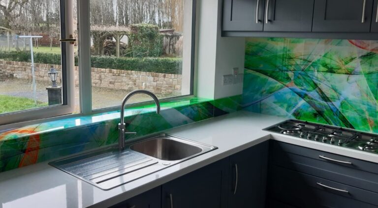 Sleek and Chic ─ Transform Your Space with Glass Splashbacks! - FotoLog - This Sleek Yet Sturdy Glass Splashback